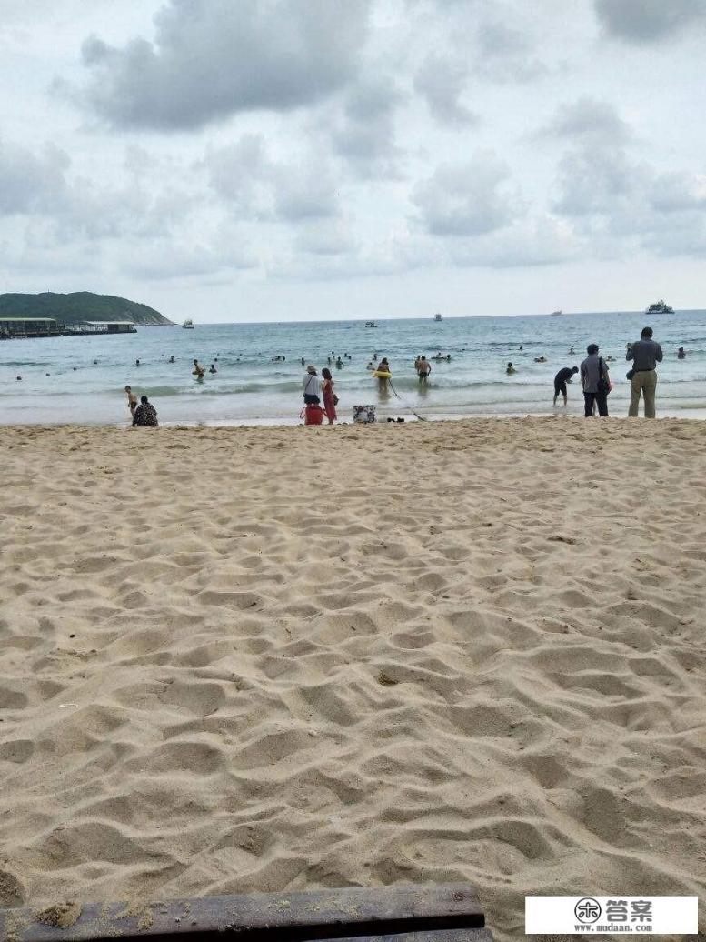 三亚湾附近有什么好吃好玩的吗? 三亚湾附近有什么好吃好玩的吗?