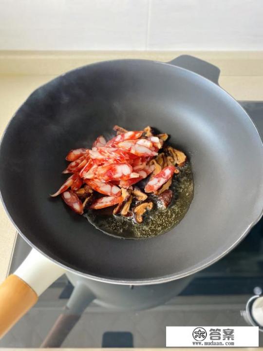 香肠米饭的电饭锅做法？