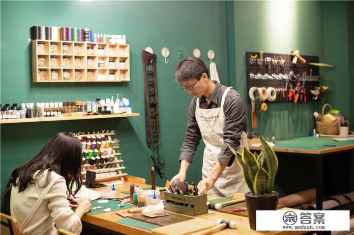 偶然看到一篇手工皮具的帖子，非常感兴趣，又不知道如何入手，需要准备哪些东西，这些东西在哪里可以买到？