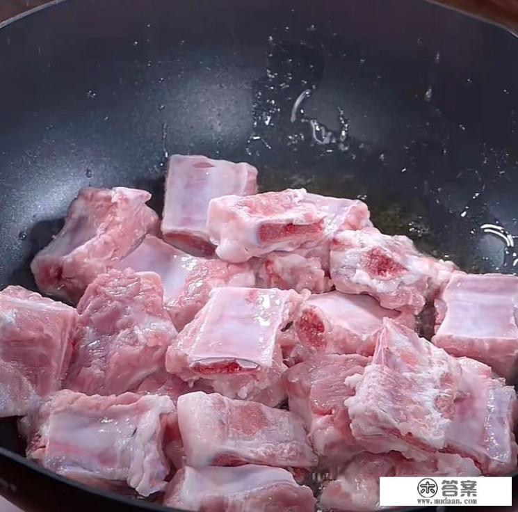 炒排骨怎么做软烂不柴？