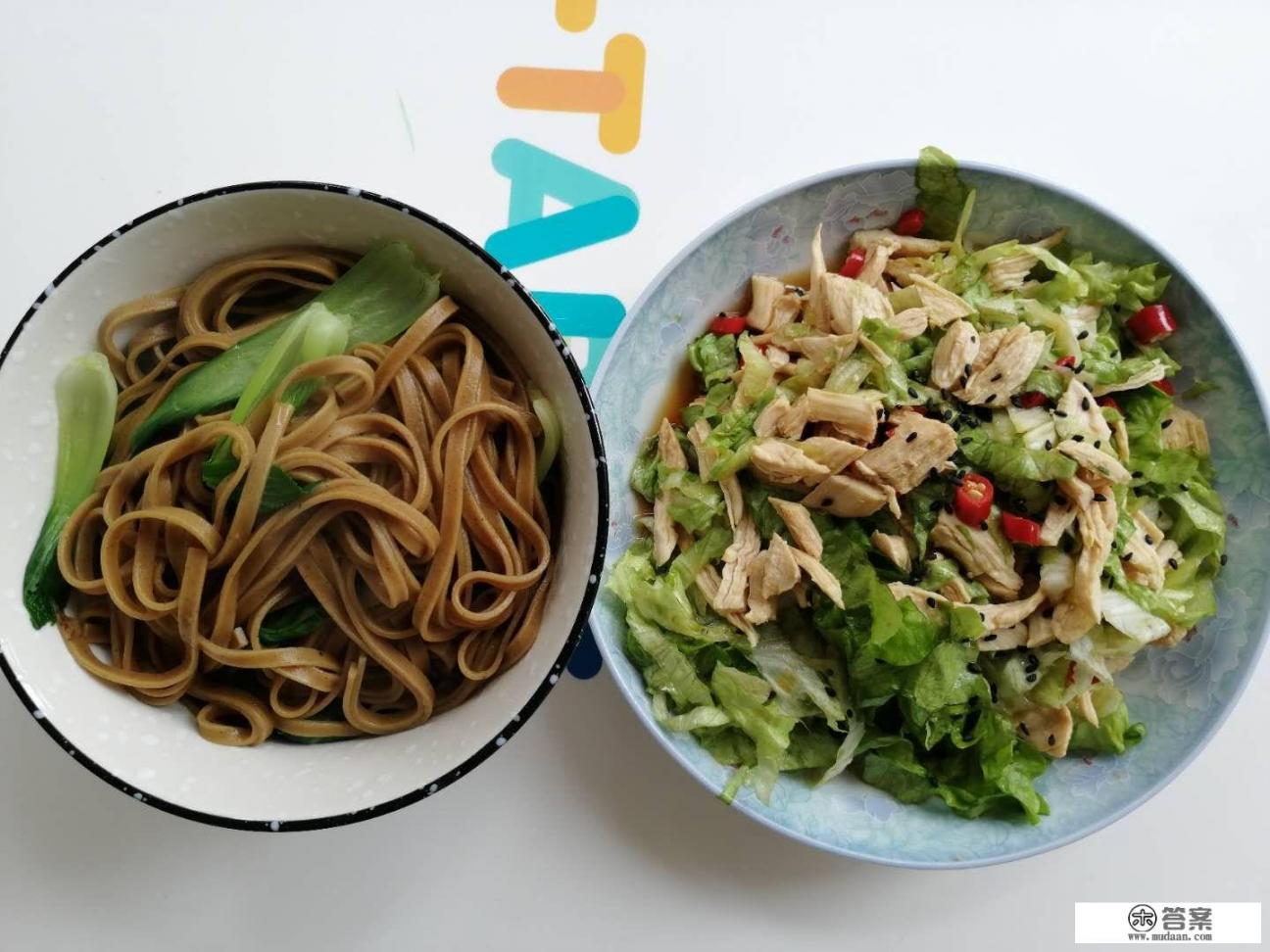 我减肥快一周了，一共减了3.2斤，现在体重不掉了，我吃的非常少，这是为啥？