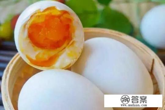 腌制50个咸鸭蛋要多少盐？