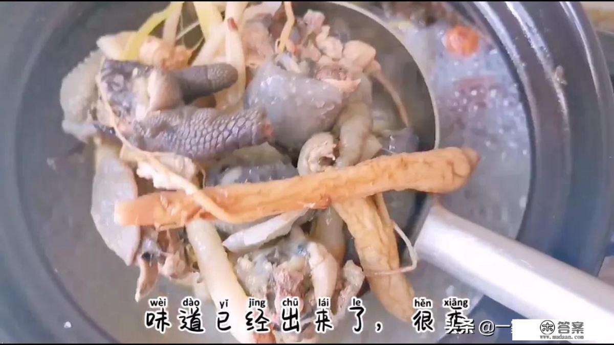 药膳鸡汤里面可以放干笋子吗？