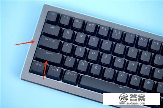 玩游戏时键盘老是打出字来怎么办？