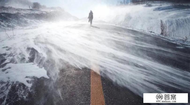 儿子上八年级了还沉迷于玩游戏，学习也不努力，以后咋办呢？