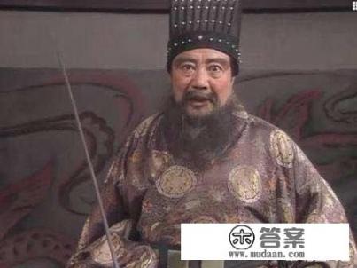 FC上有个打斗游戏过关的有三个人选择其中有个肥的叫什麽名字？