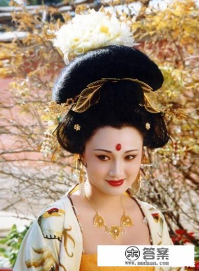 花好月圆夜人长久下一句？