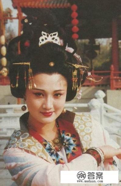花好月圆夜人长久下一句？