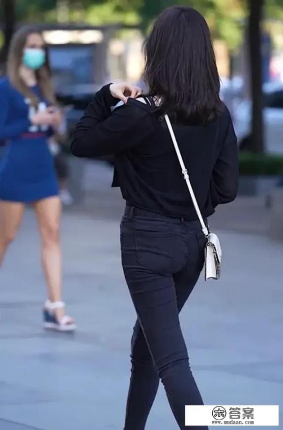 我是一个女生……我心里还装着初恋（现在有男朋友），我这是渣的表现吗？