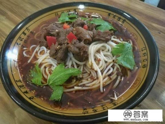 想开个面馆要多少钱啊?家里最多只给10万启动资金，够不够？