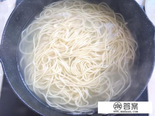 花蛤海鲜面条的做法？