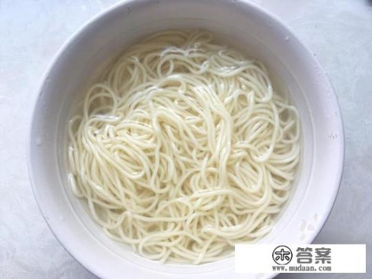 花蛤海鲜面条的做法？