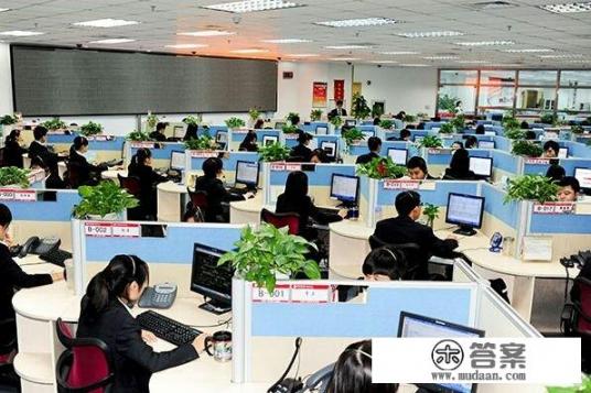信用卡中心制卡管理岗具体是干什么？有没有前途。上班时间是怎么样的，累不累？（招行信用卡中心）？
