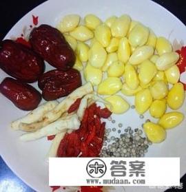 猪肚鸡煲汤用什么药材？