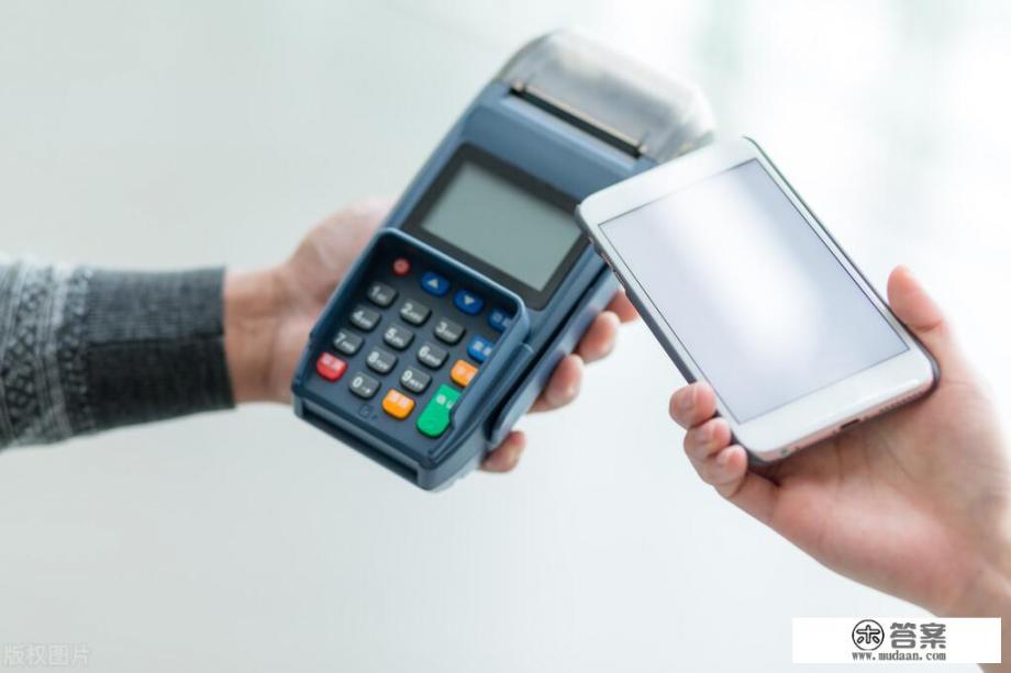 银行信用卡哪年才开始普及办理的？