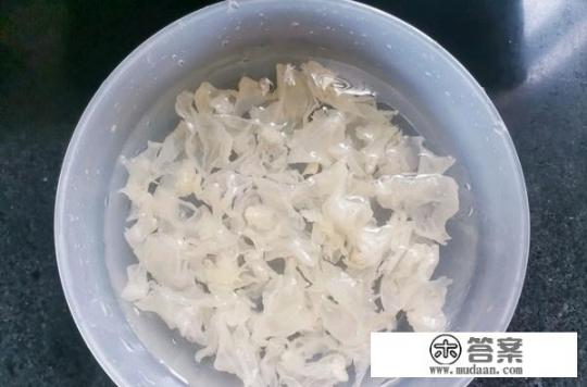 雪梨银耳羹怎么做？