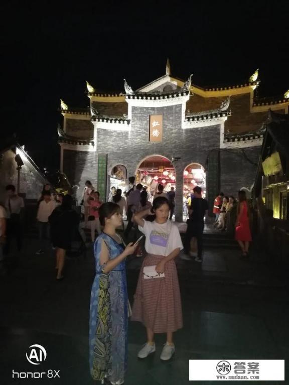 准备自己去凤凰古城是跟团好呢还是自由行好呢？