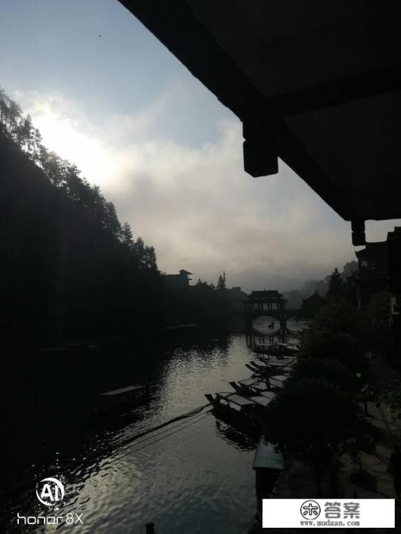 准备自己去凤凰古城是跟团好呢还是自由行好呢？