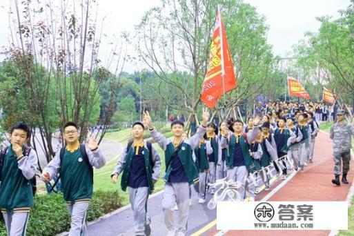 中学生绿色环保徒步行朋友圈图片说说？