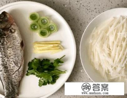 怎么炖鲫鱼汤炖出来好喝? 怎么炖鲫鱼汤炖出来好喝?