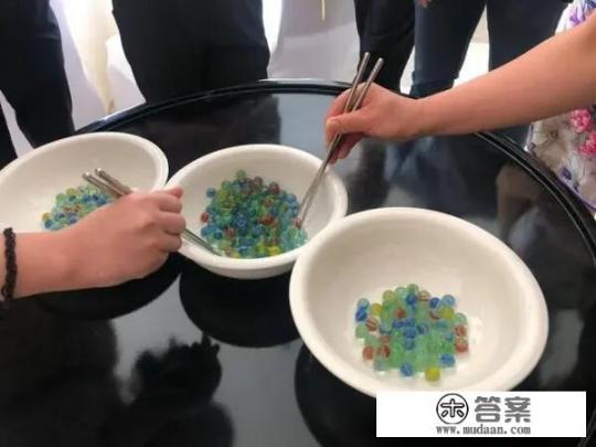 夹玻璃珠游戏规则？