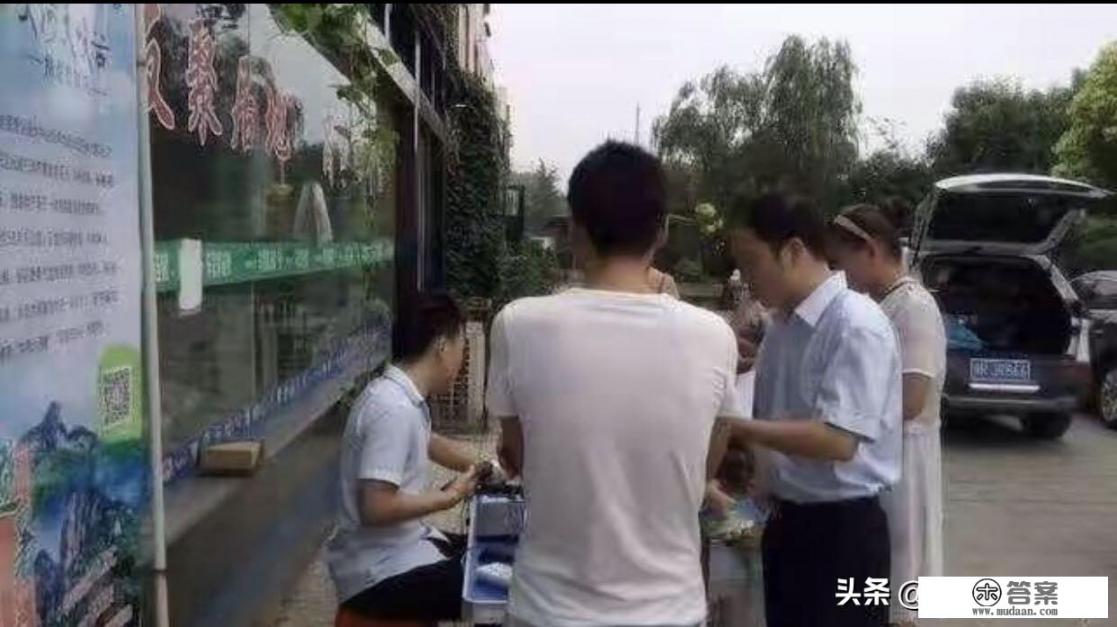 现在好多免费代办信用卡的图什么？