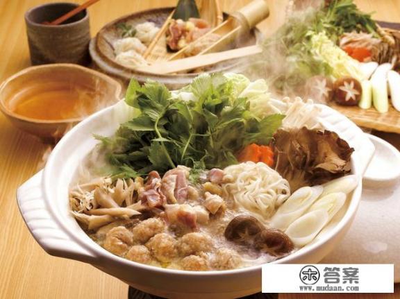 日本大相扑靠吃什么变得那么胖？