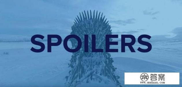 《饥饿游戏》系列电影改编自哪位美国作家的同名三部曲小说？