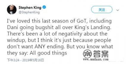 《饥饿游戏》系列电影改编自哪位美国作家的同名三部曲小说？