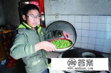 大青树下的小学动物突出什么? 大青树下的小学动物突出什么?