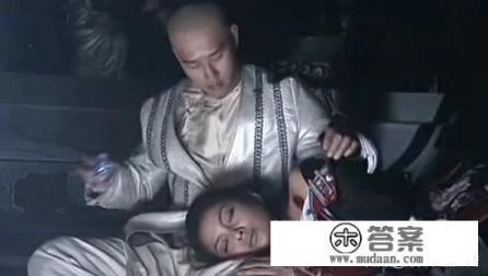 男主穿越到红楼梦里痴恋林黛玉的小说叫什么，男主姓展，是个将军？