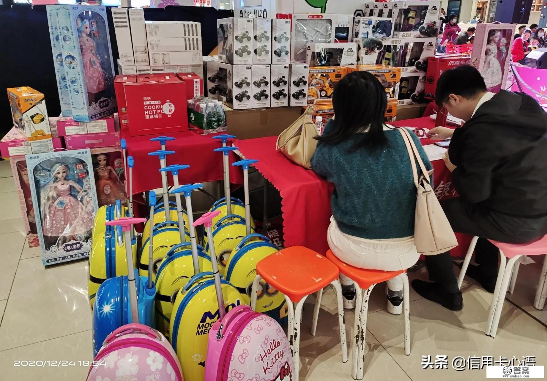 街边推销办信用卡的是骗子吗？