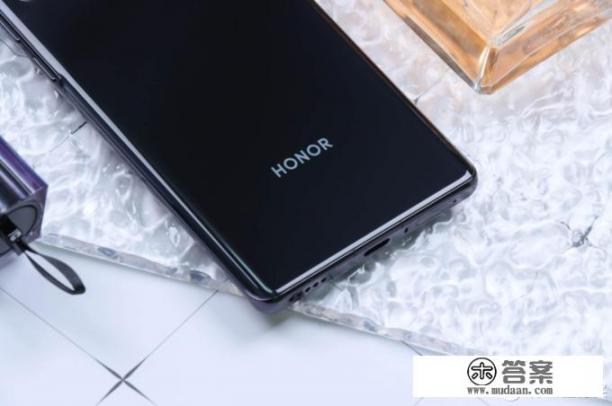 荣耀v40为什么这么贵？