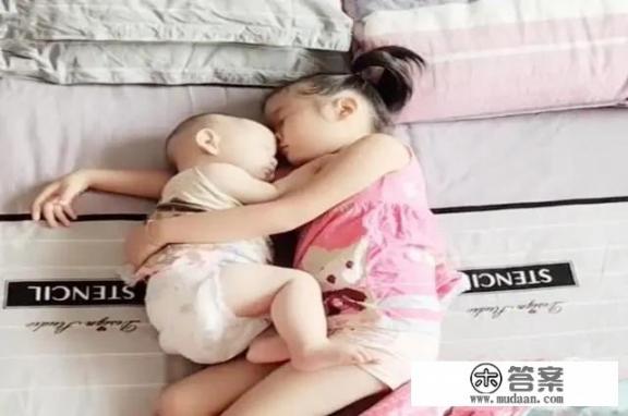 母亲偏袒弟弟、并放纵欺负姐姐，无恶不作，作为姐姐该怎么办？