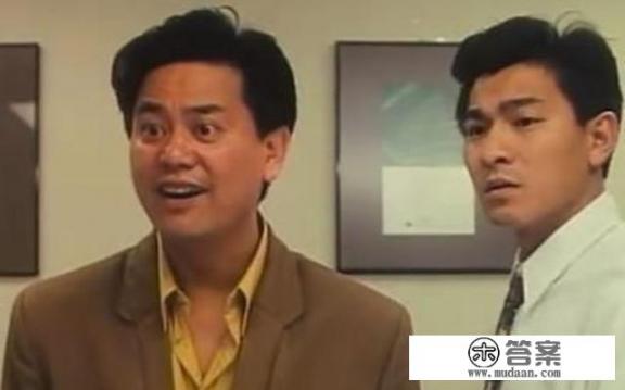 有没有朋友推荐一下适合夜晚一个人看得电影，最好是喜剧？