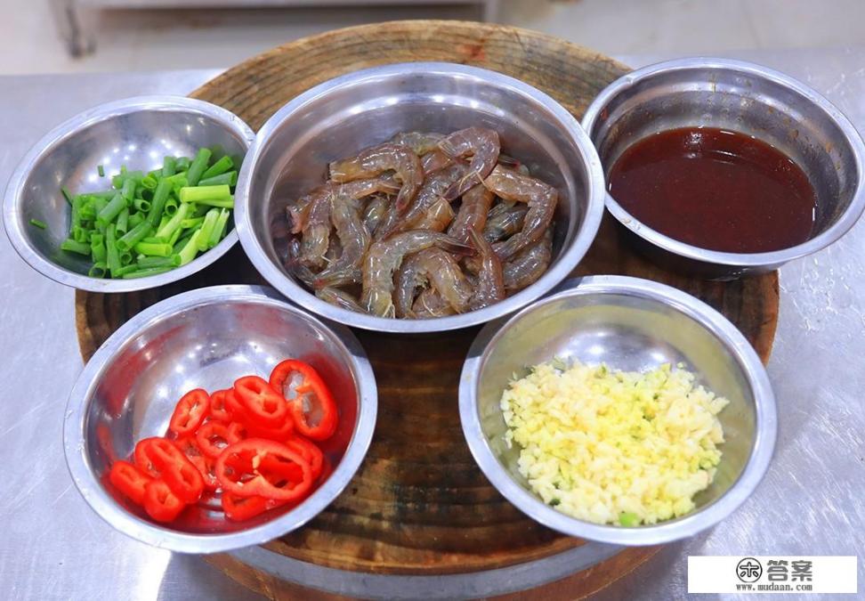 大虾的制作方法家常做法? 大虾的制作方法家常做法?