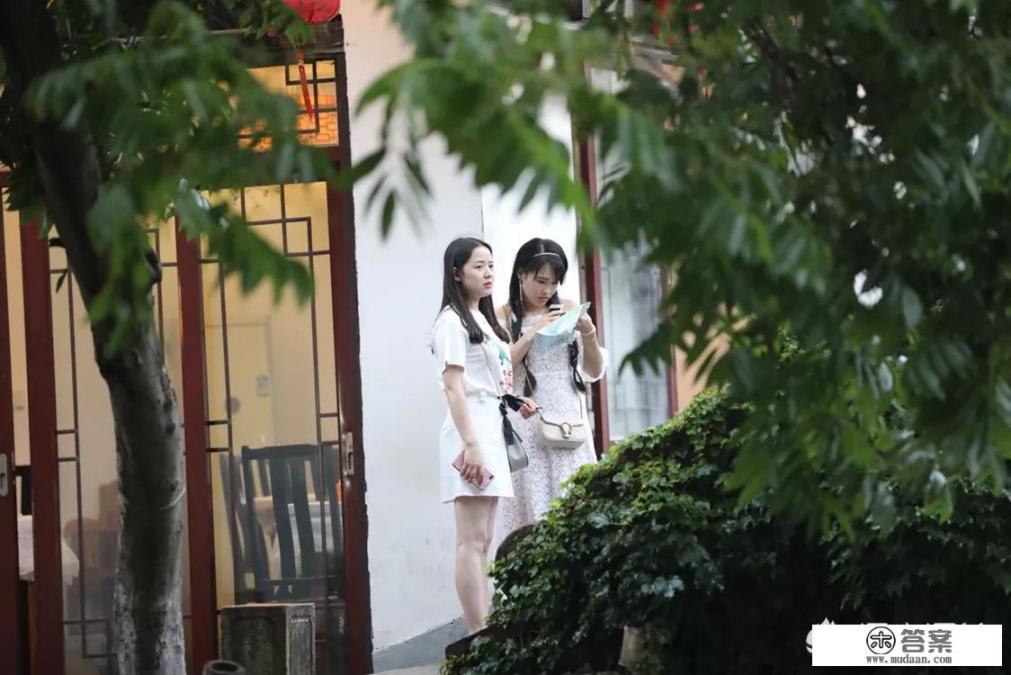 去周庄一日游，住周庄里面，不买门票好玩吗，哪个景点需要检票才可以进去呢？