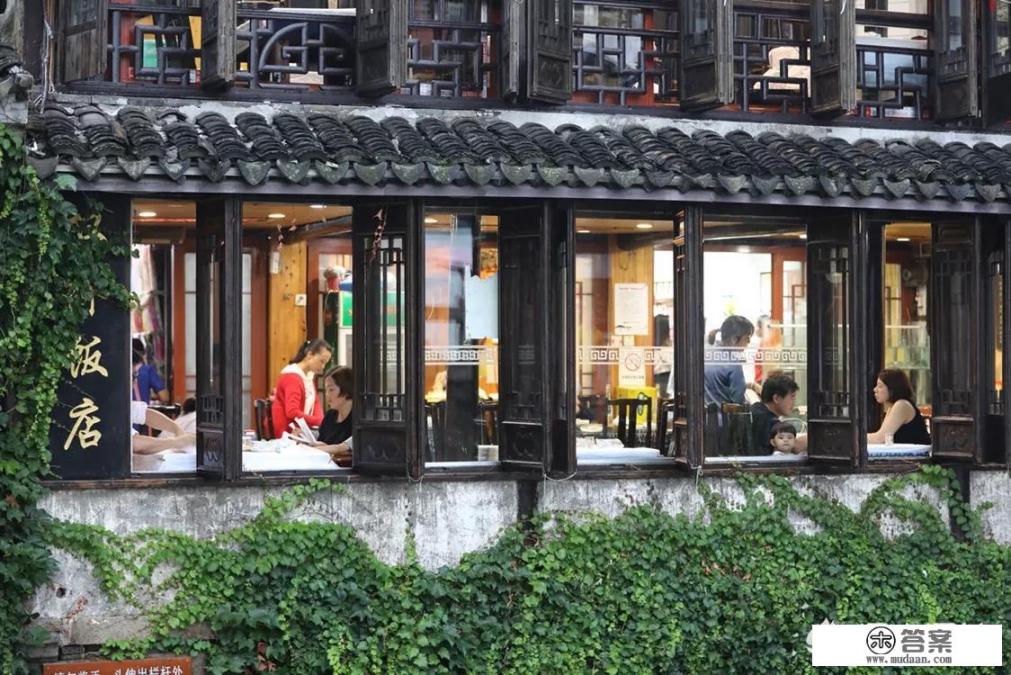 去周庄一日游，住周庄里面，不买门票好玩吗，哪个景点需要检票才可以进去呢？