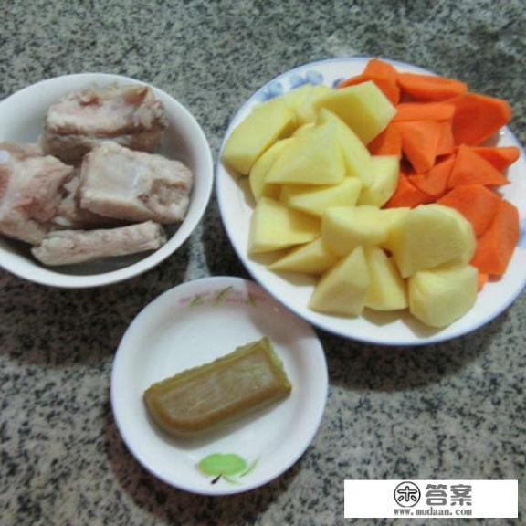 咖喱排骨炖土豆胡萝卜做法？