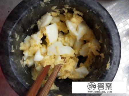 煮熟鸡蛋黄怎么做好吃？