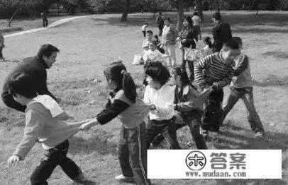 谁还记得儿时的游戏,现在你还蹦的动不? 谁还记得儿时的游戏,现在你还蹦的动不?