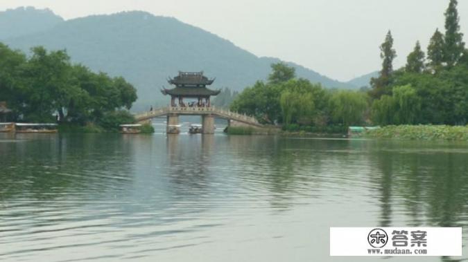 带老人孩子杭州两日游，怎么安排行程？