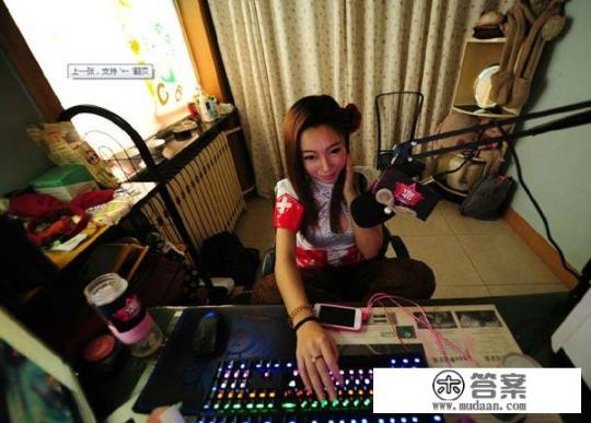 游戏主播们是用黑轴键盘还是青轴的？