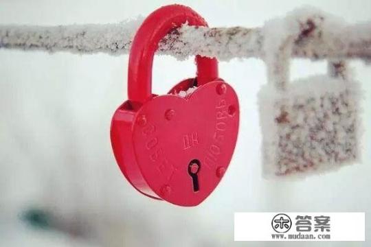 丈夫老拿妻子挣钱少工作简单说事，想让妻子负担全部家务，作为妻子怎么做才好？
