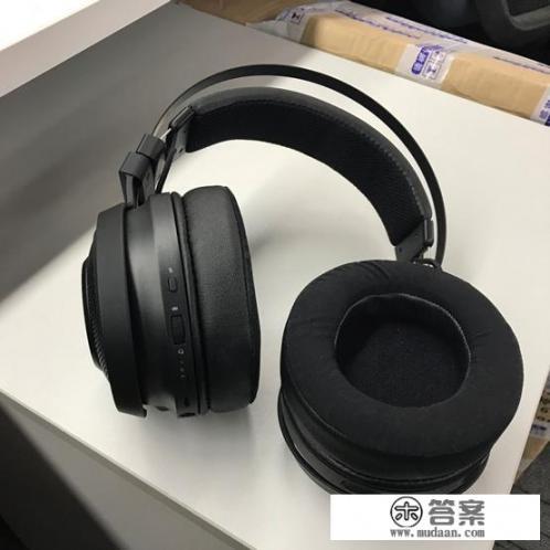 头戴式耳机玩游戏怎么设置？