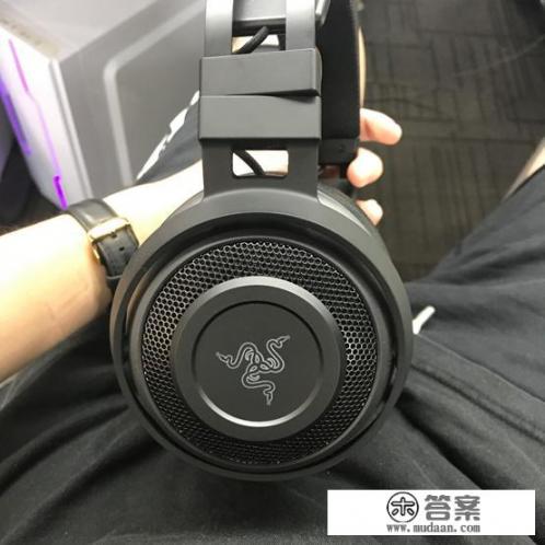 头戴式耳机玩游戏怎么设置？