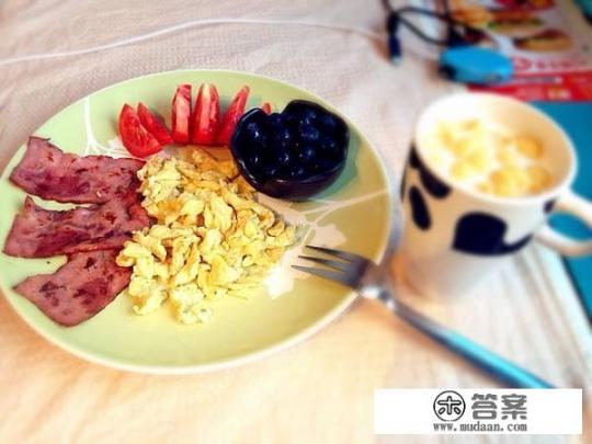 早上不吃早饭有多大危害？