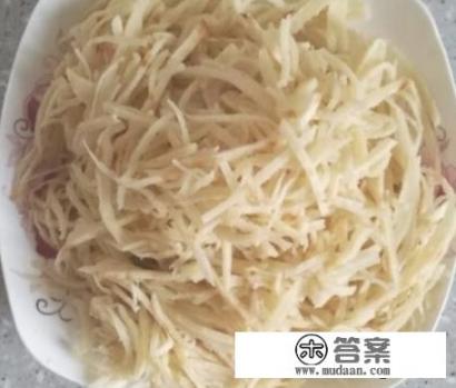 西红柿鸡蛋炒饼丝的家常做法？