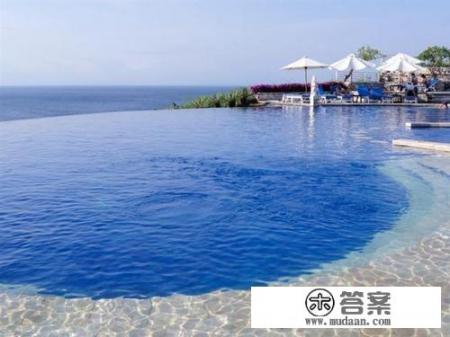 巴厘岛消费，是换好钱带过去还是刷信用卡好？我的信用卡是国内的？