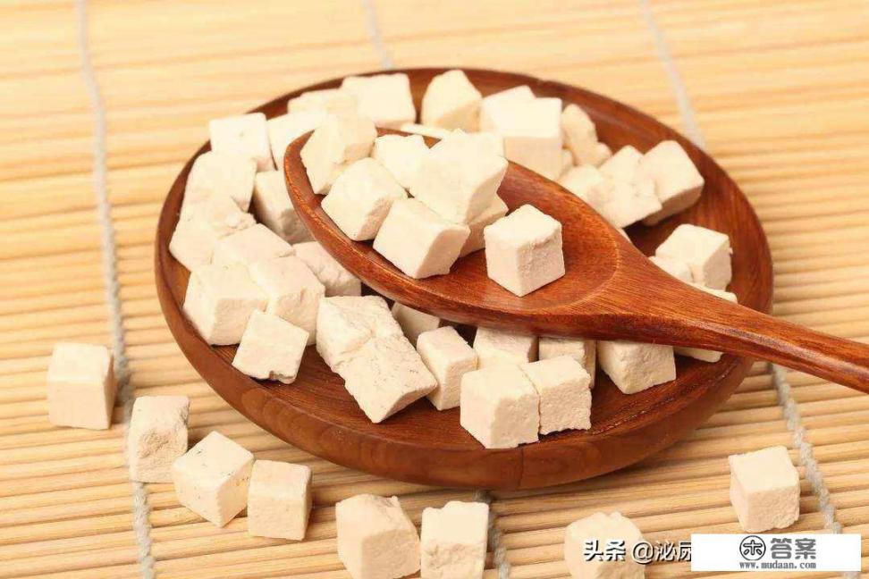 茯苓是什么样的草药呢？